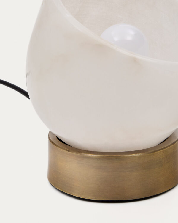 Lámpara de mesa Shenli de alabastro y metal con acabado latón
