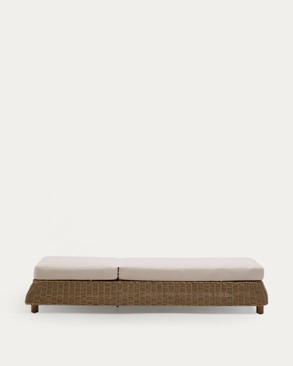 Tumbona Meria de ratán sintético y patas de madera maciza de acacia FSC 100%