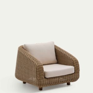 Sillón Meria de ratán sintético y patas de madera maciza de acacia FSC 100%
