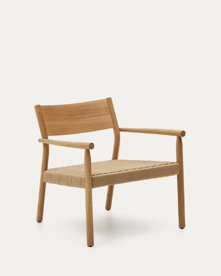 Butaca Yalia de madera maciza roble FSC Mix Credit acabado natural y asiento de cuerda de
