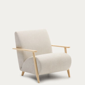Butaca Meghan de chenilla perla y madera maciza de fresno con acabado natural FSC Mix Cred