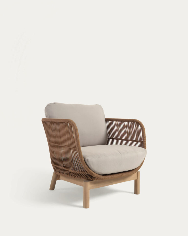 Butaca Catalina de cuerda beige y madera maciza de acacia FSC 100%
