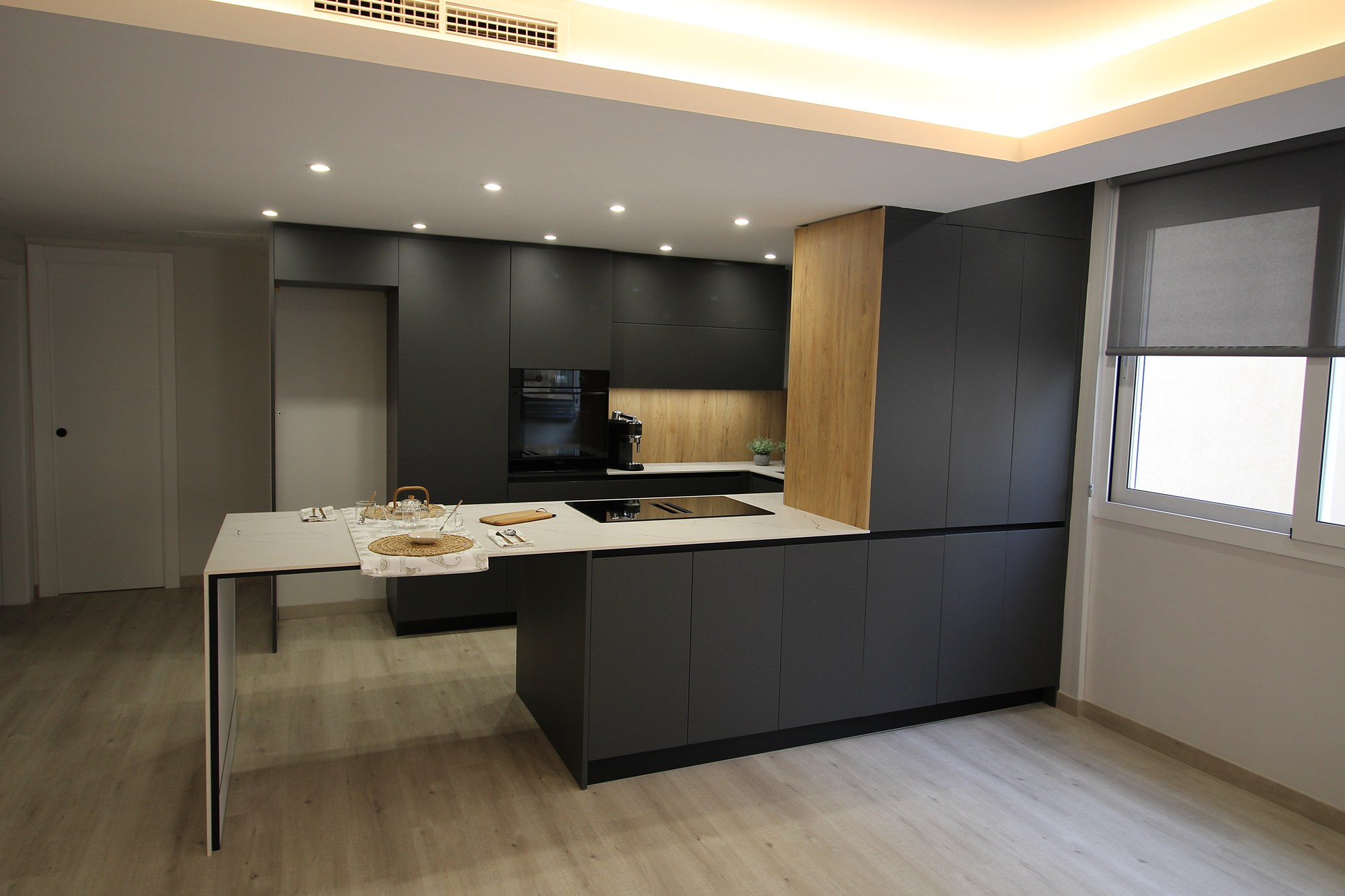 Cocina negra con isla
