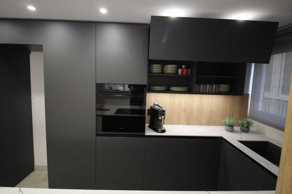 Cocina negra con isla
