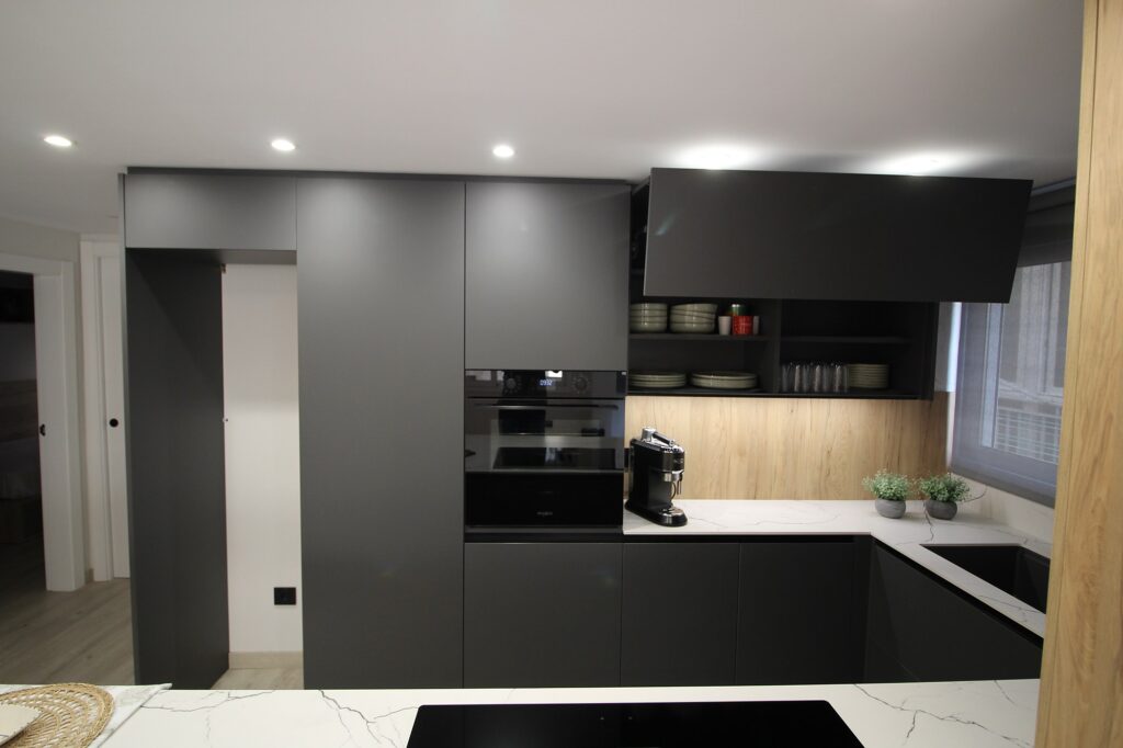 Cocina negra con isla