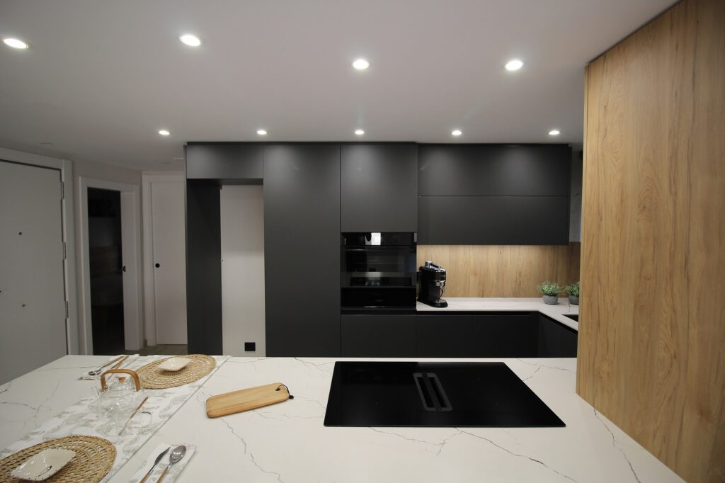 Cocina negra con isla
