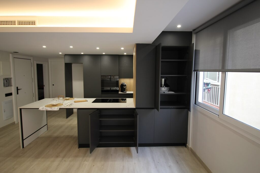 Cocina negra con isla