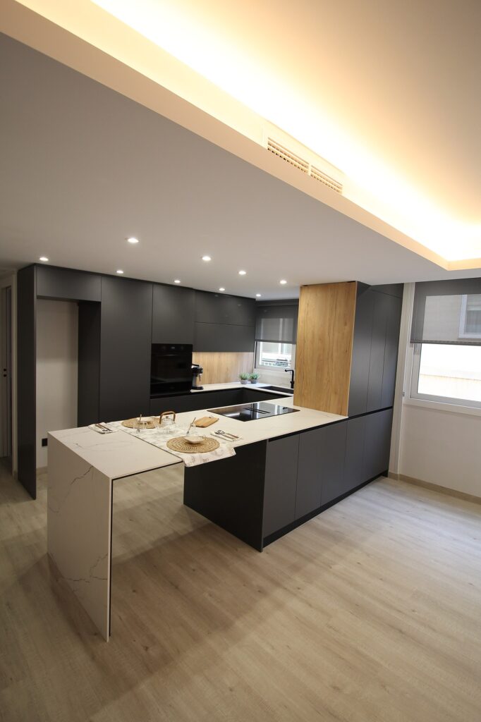 Cocina negra con isla