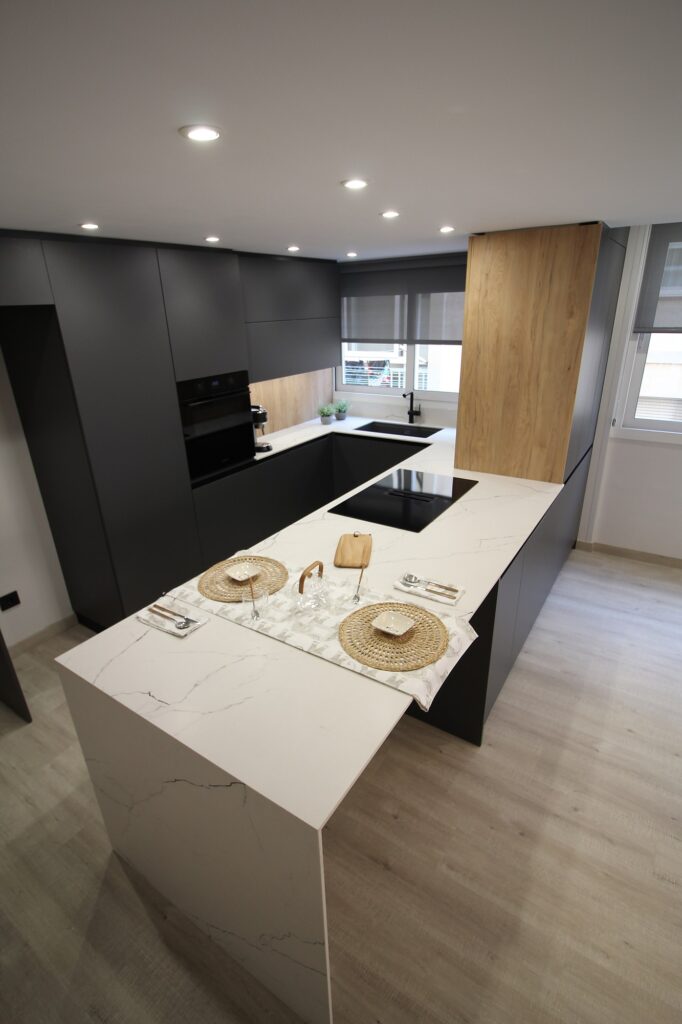 Cocina negra con isla