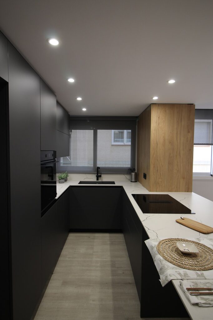 Cocina negra con isla